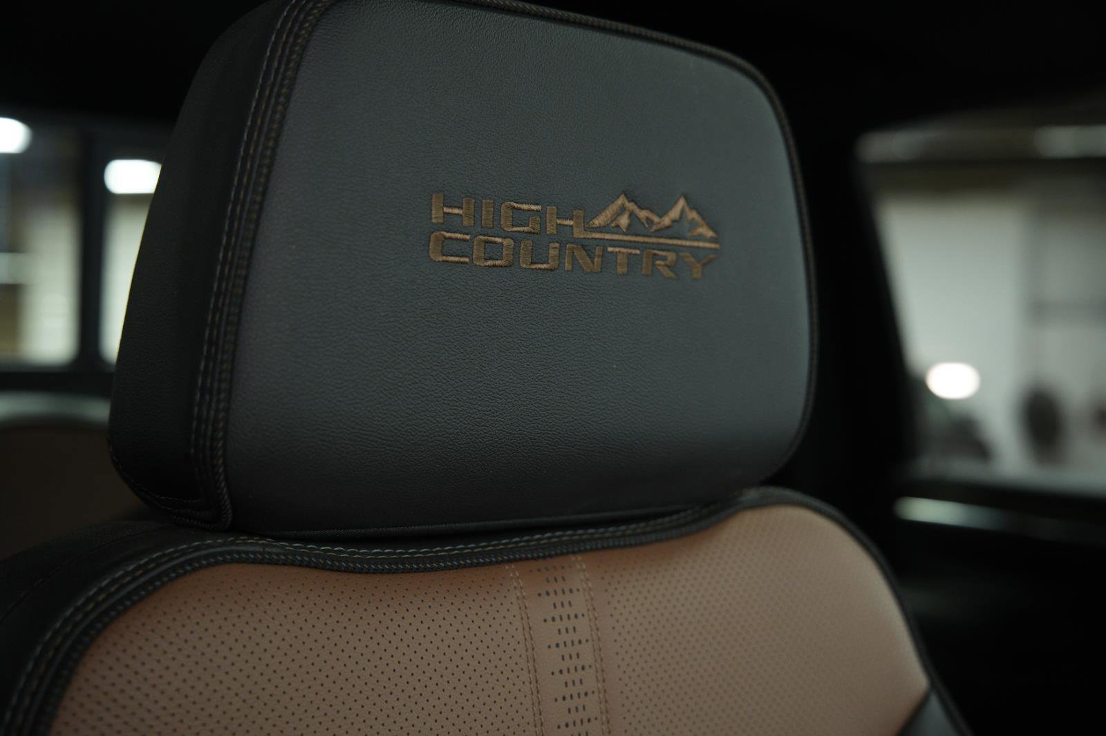 Used 2025 Chevrolet Silverado 2500 High Country w/ High Country Premium Package AWD/4WD image 19