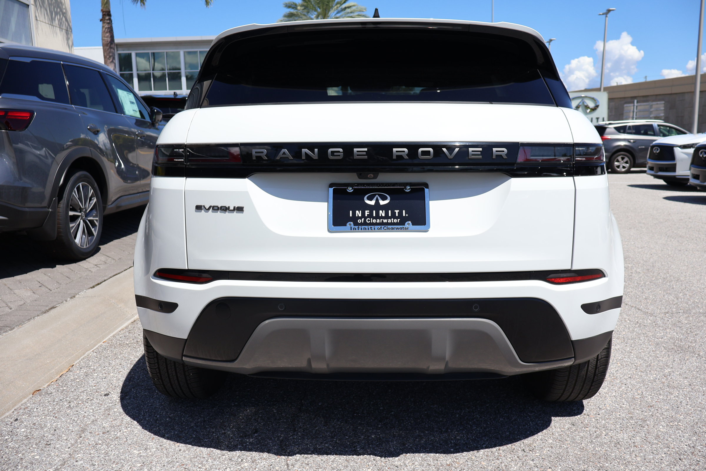 Used 2025 Land Rover Range Rover Evoque S AWD/4WD image 8