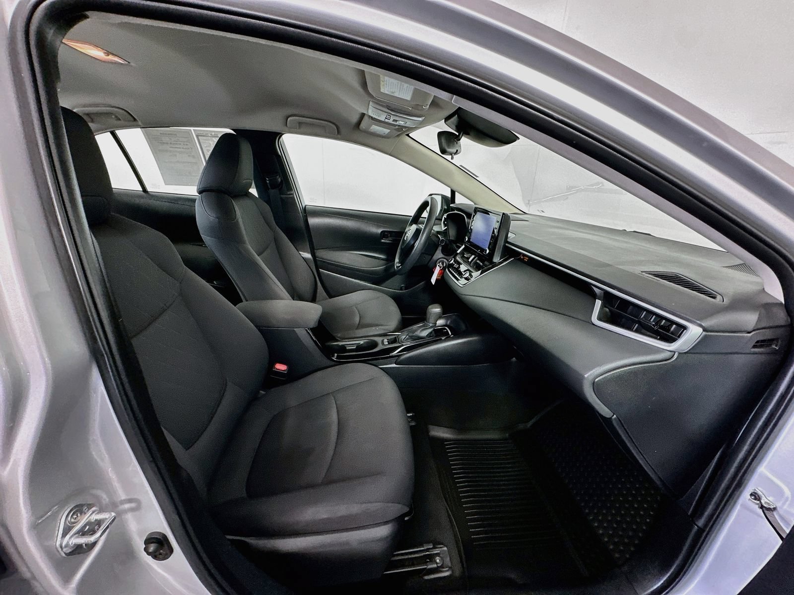 Used 2022 Toyota Corolla LE FWD image 25