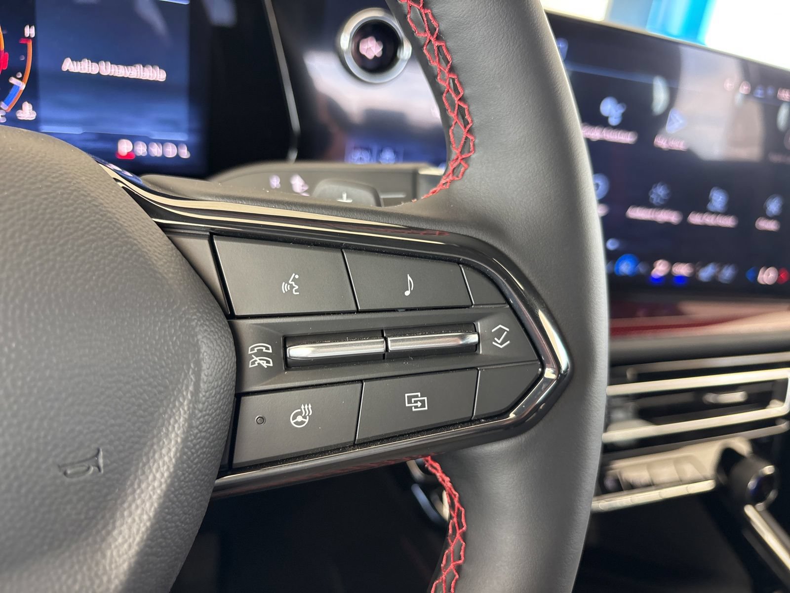 New 2026 Chevrolet Traverse RS w/ LPO, Floor Liner Package FWD image 35