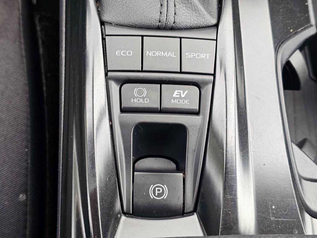 Used 2025 Toyota Camry LE FWD image 33