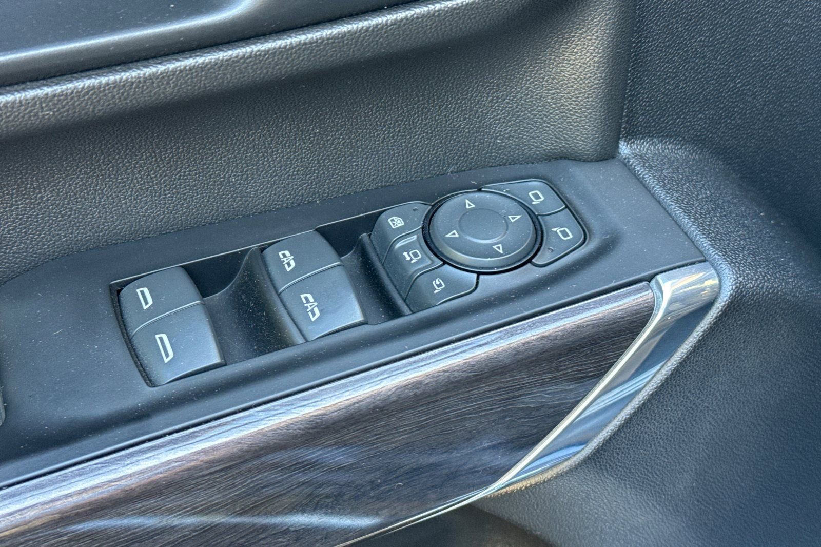 Used 2023 Chevrolet Silverado 2500 LTZ w/ LTZ Premium Package image 13