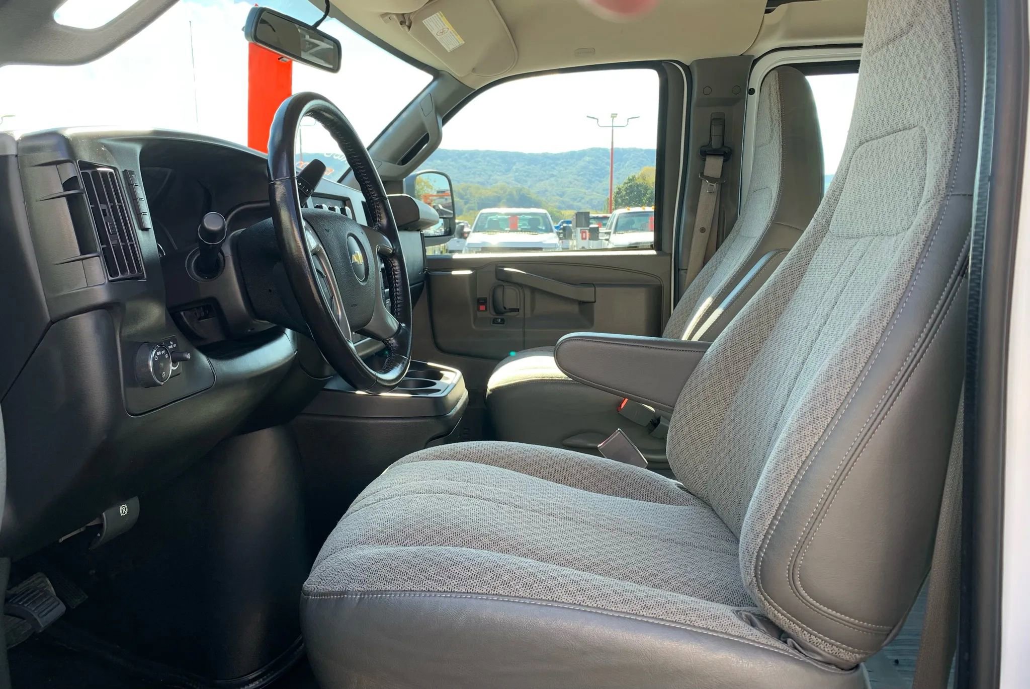Used 2017 Chevrolet Express 2500 image 9