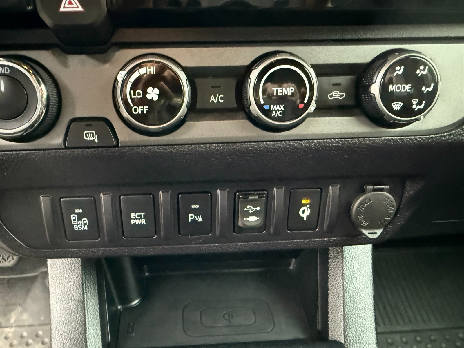 Used 2018 Toyota Tacoma TRD Off-Road image 8