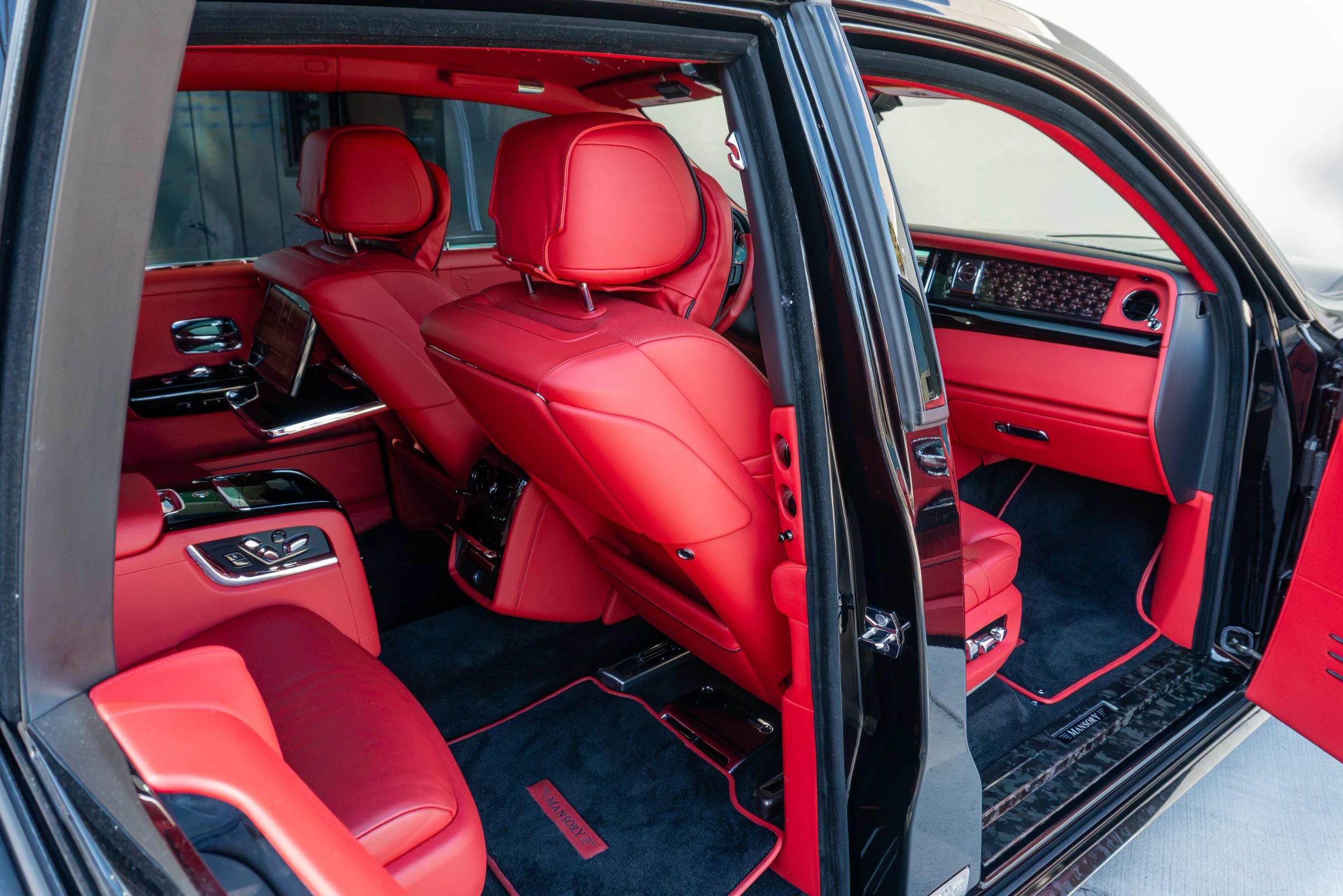 Used 2024 Rolls-Royce Phantom Sedan w/ The Phantom Package RWD image 66