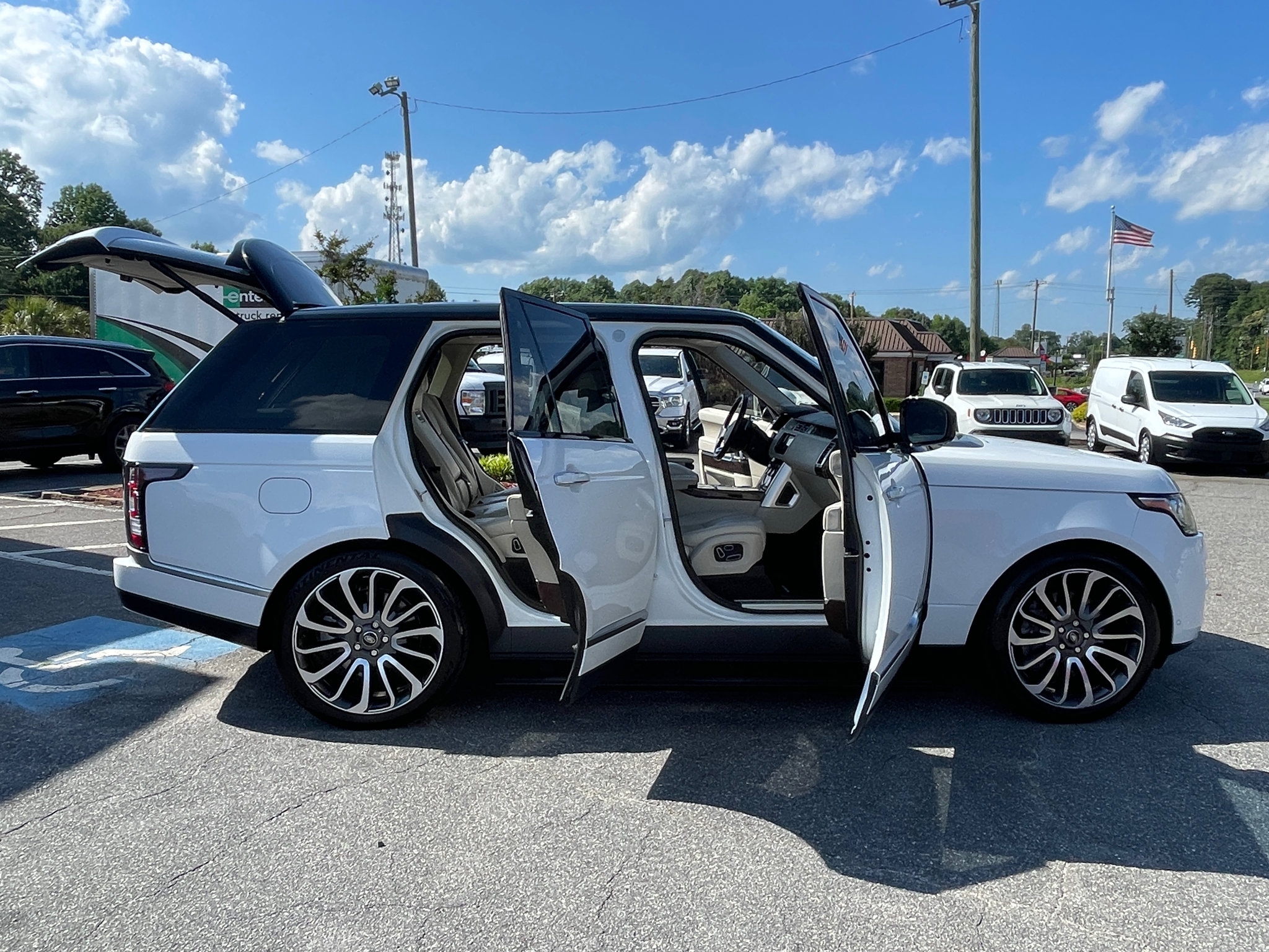 Used 2015 Land Rover Range Rover Autobiography image 10