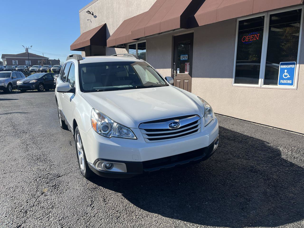 Used 2012 Subaru Outback 2.5i Premium w/ All-Weather Pkg AWD/4WD image 2