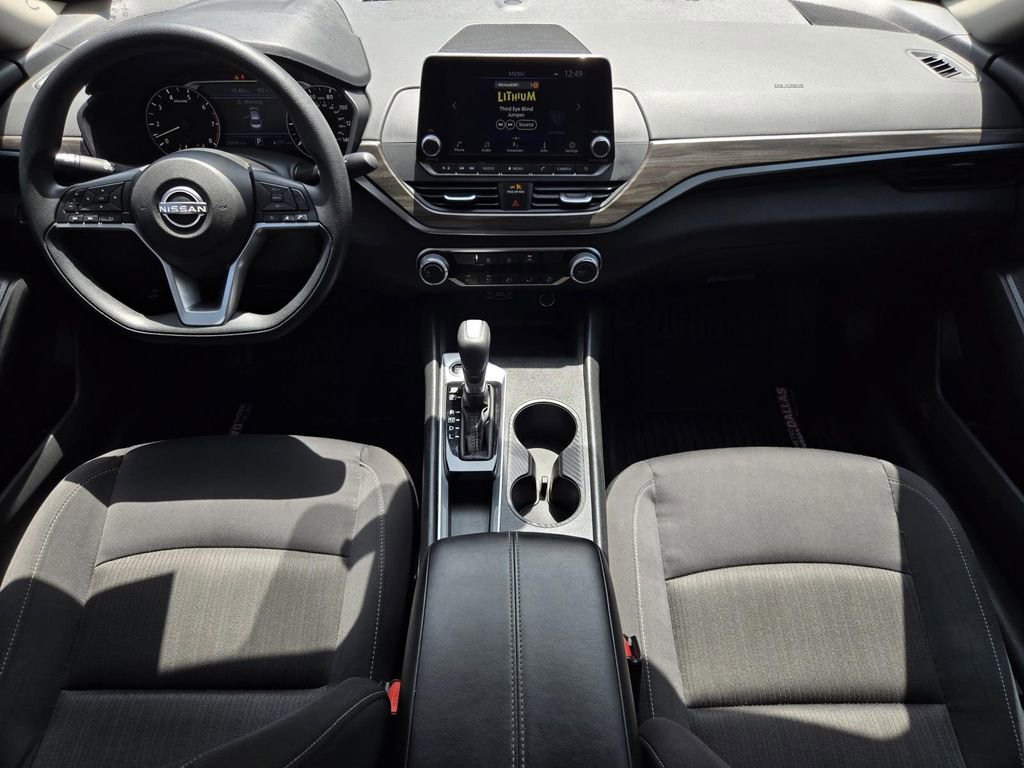 Certified 2025 Nissan Altima 2.5 SV FWD image 13