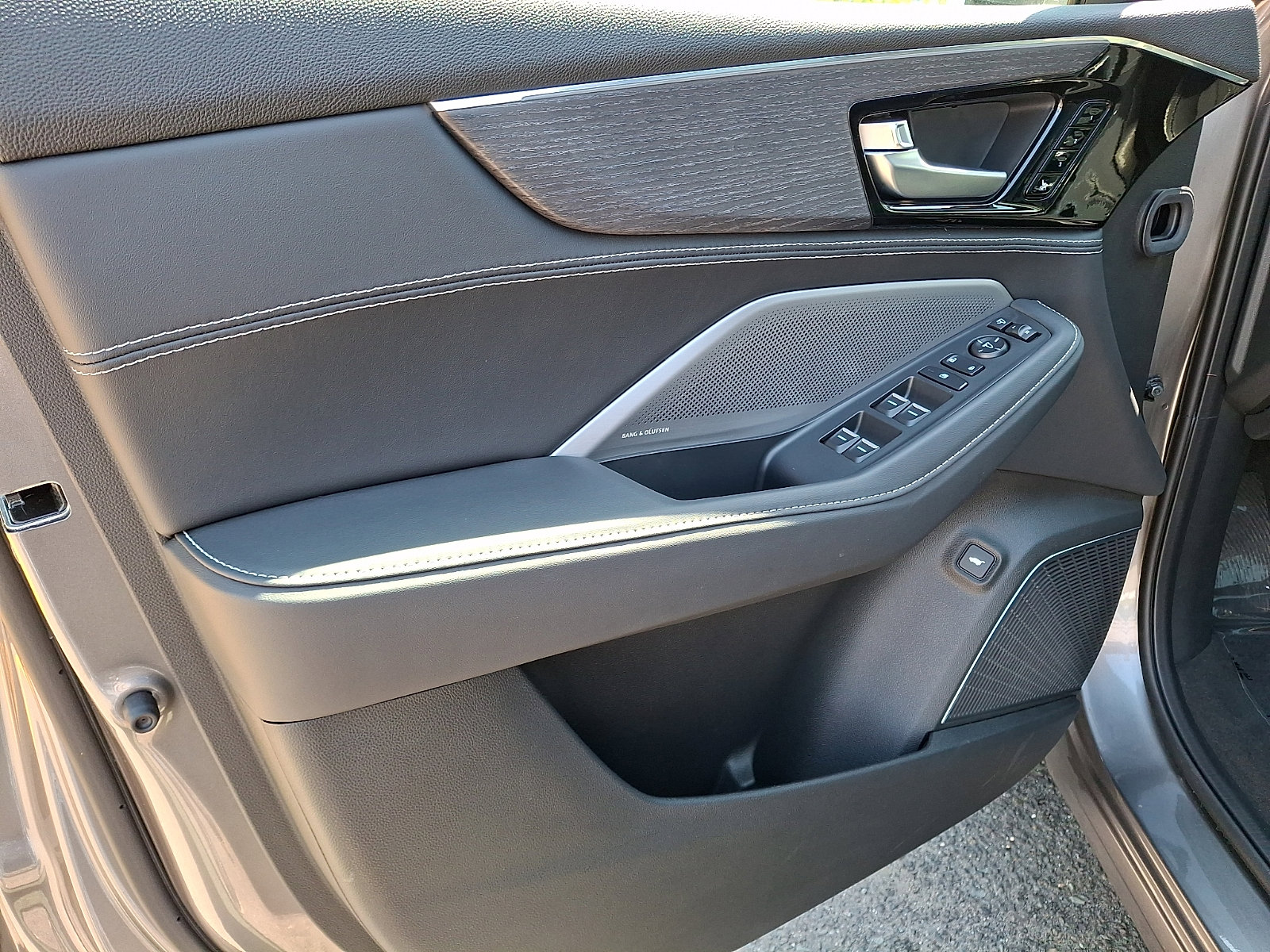 Certified 2026 Acura MDX SH-AWD w/ Advance Package image 12