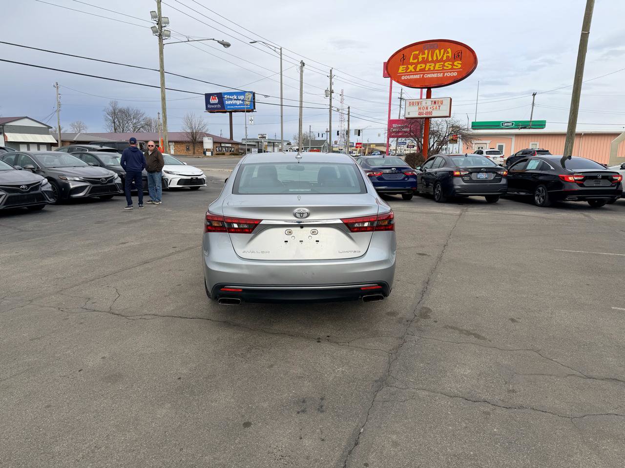 Used 2016 Toyota Avalon Limited image 9