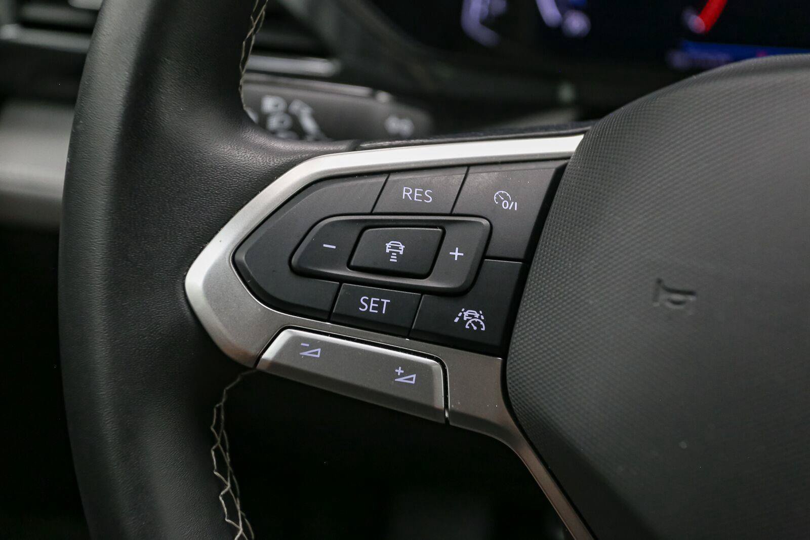 Certified 2024 Volkswagen Taos SEL AWD/4WD image 41