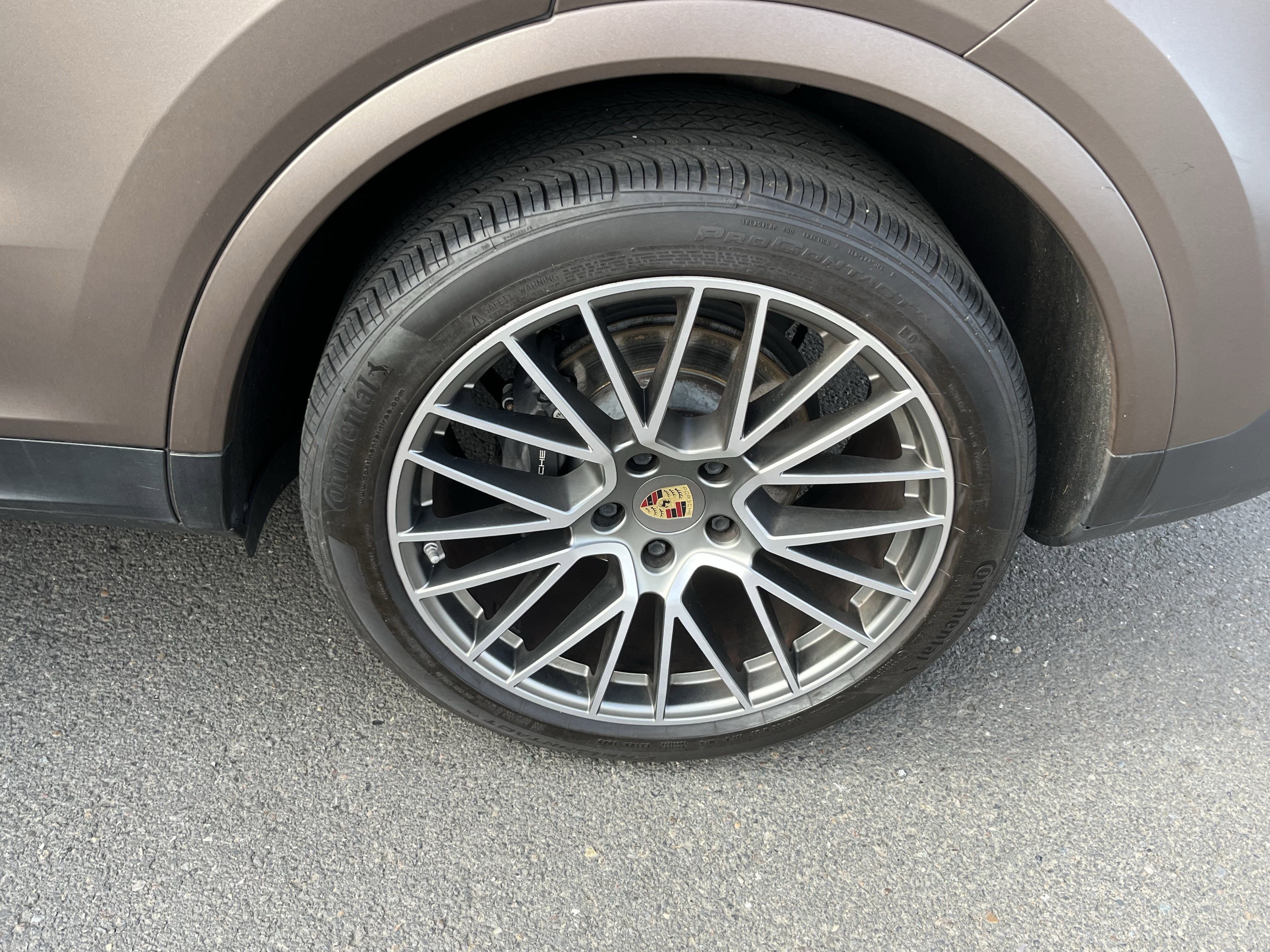 Used 2023 Porsche Cayenne Platinum Edition image 25