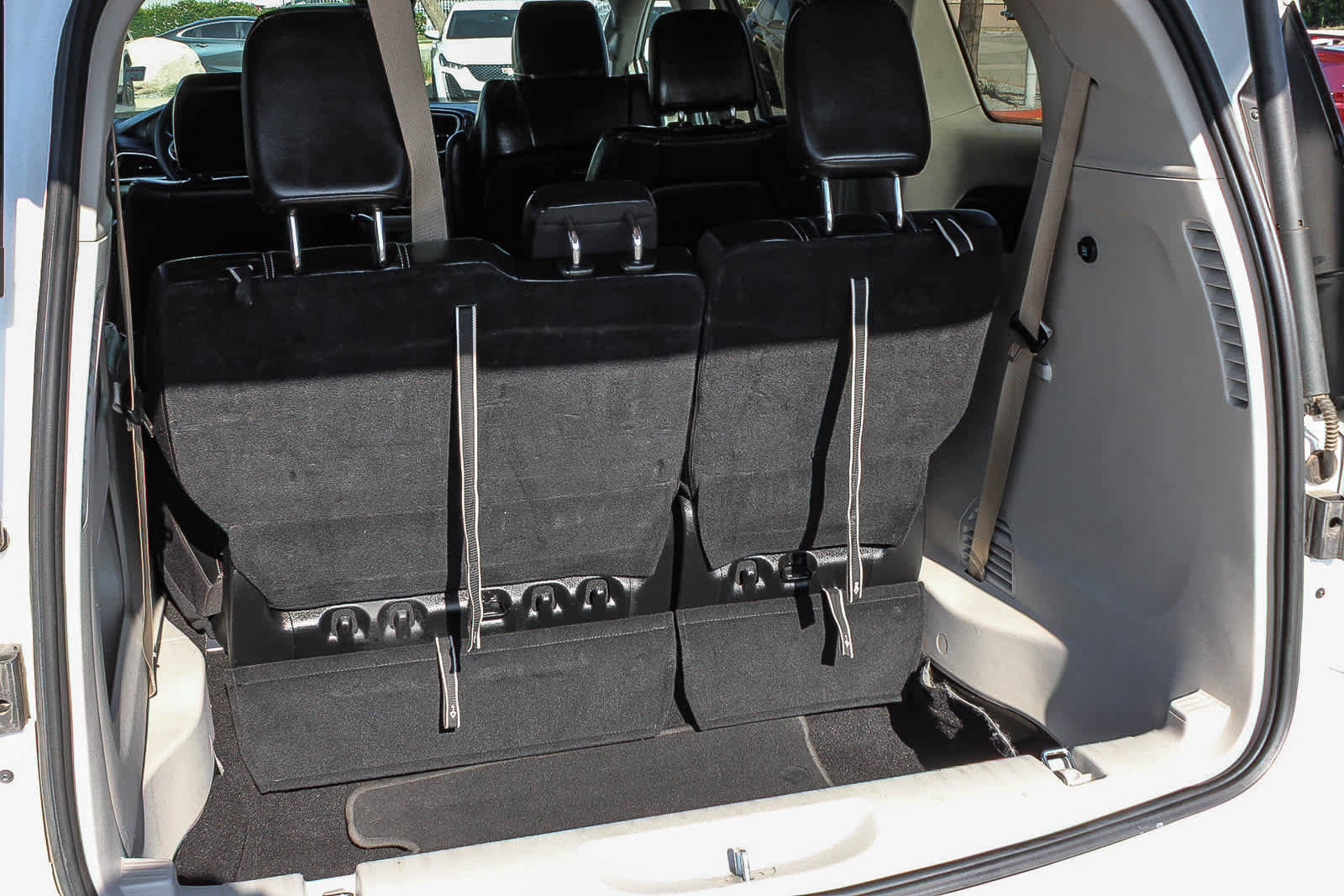 Used 2024 Chrysler Pacifica Touring-L FWD image 26