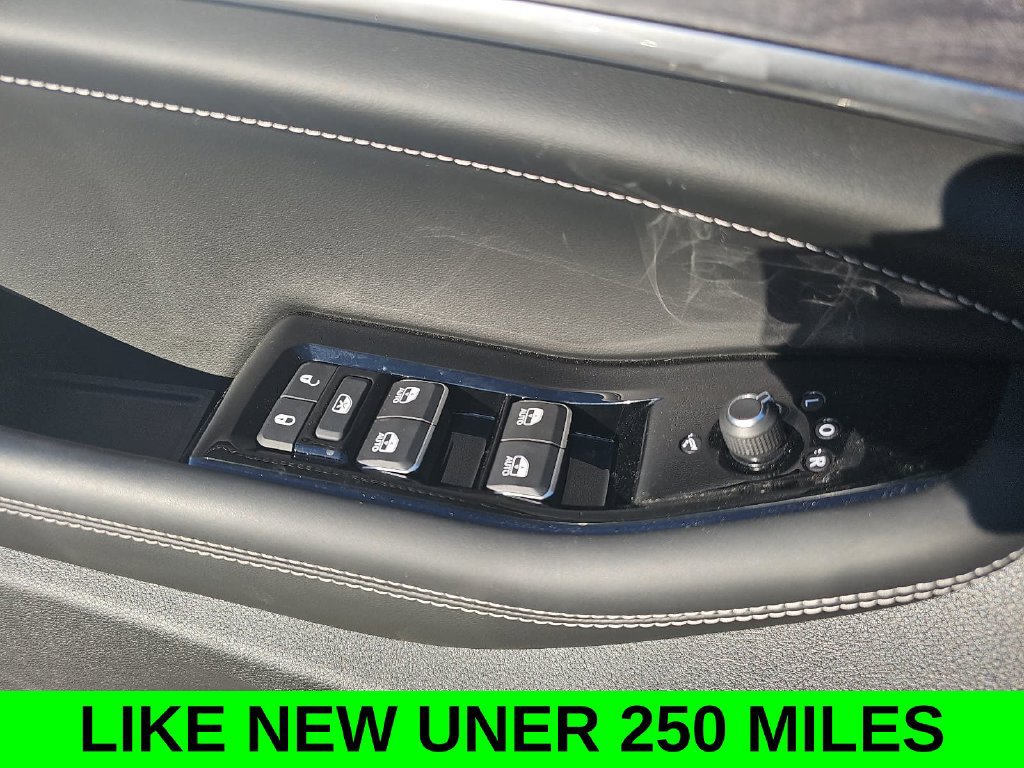 Used 2023 Jeep Grand Cherokee Overland w/ Luxury Tech Group IV AWD/4WD image 29