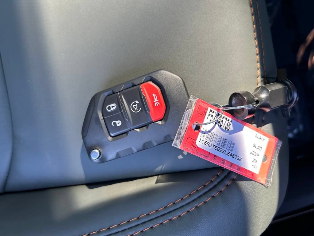 New 2025 Jeep Gladiator Mojave AWD/4WD image 31