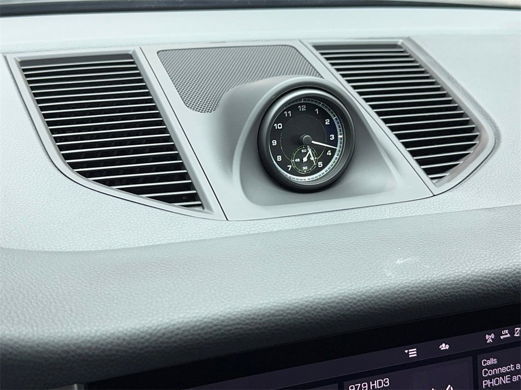 Used 2024 Porsche Macan image 30