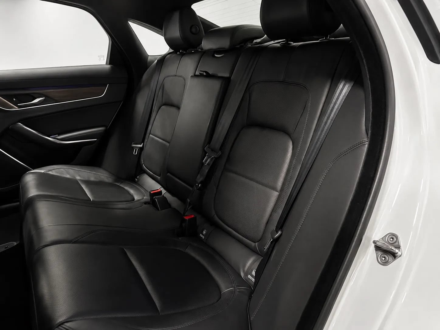 Used 2021 Jaguar XF SE RWD image 17