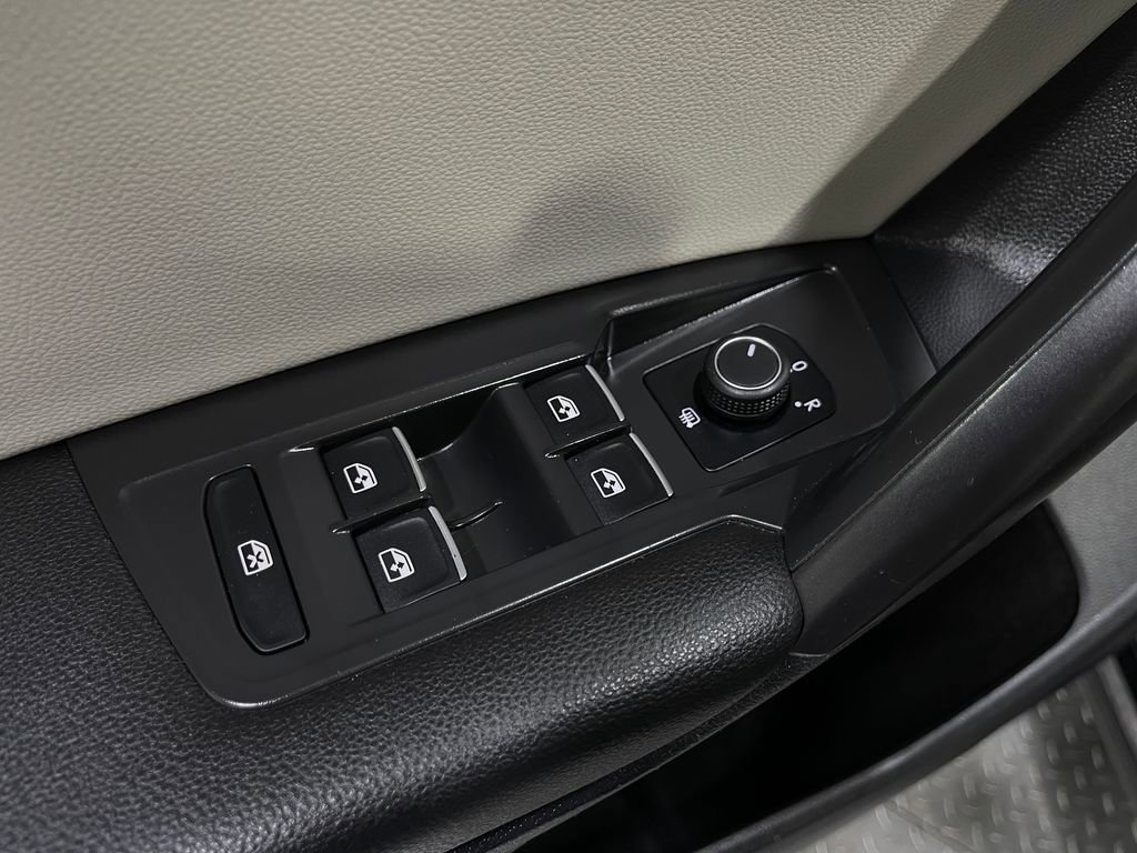 Used 2021 Volkswagen Tiguan SE w/ Panoramic Sunroof Package image 14