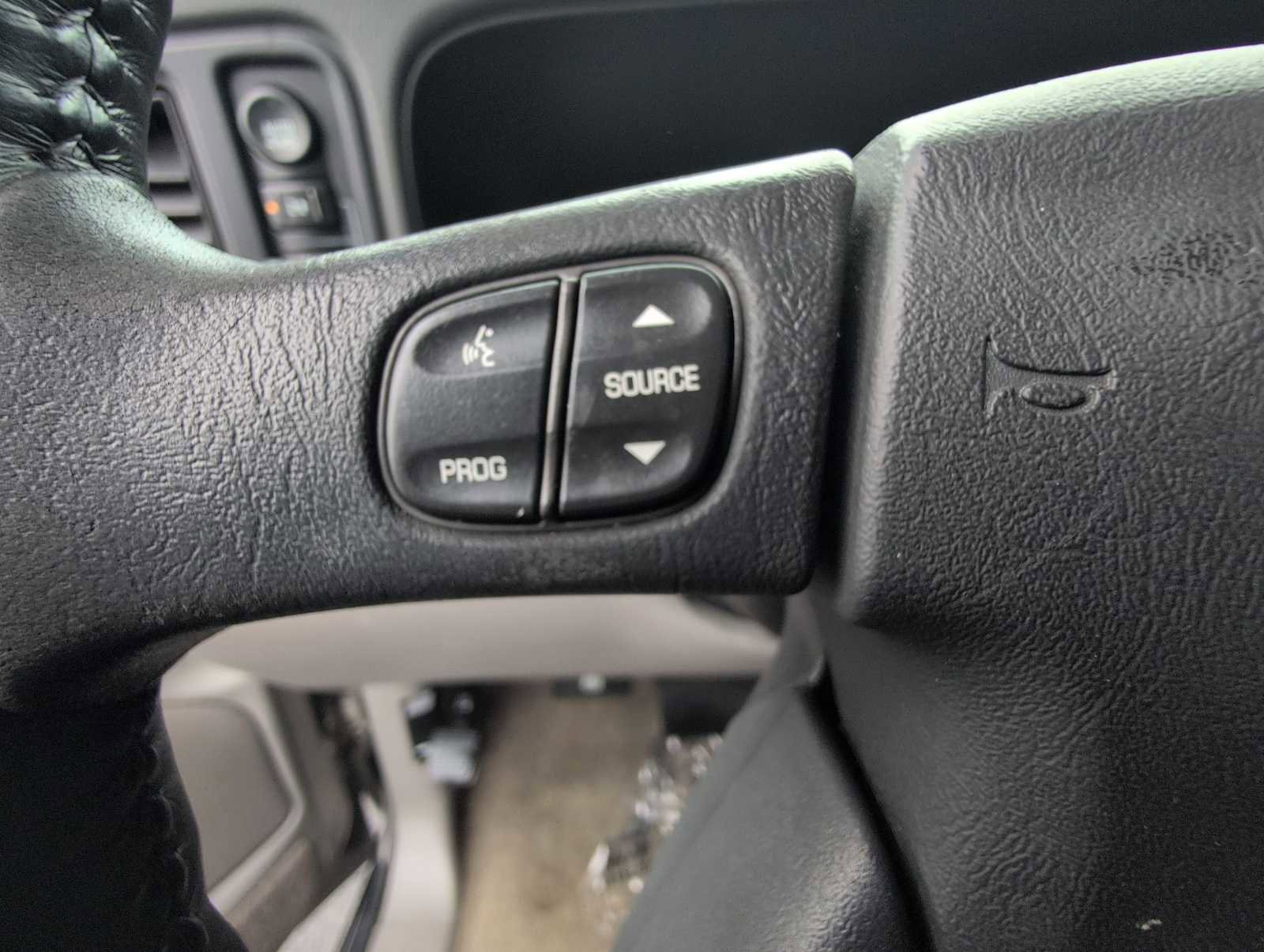 Used 2005 Chevrolet Suburban Z71 w/ Preferred Equipment Group image 21