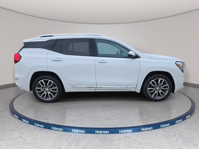 Used 2024 GMC Terrain Denali w/ Denali Premium Package AWD/4WD image 5