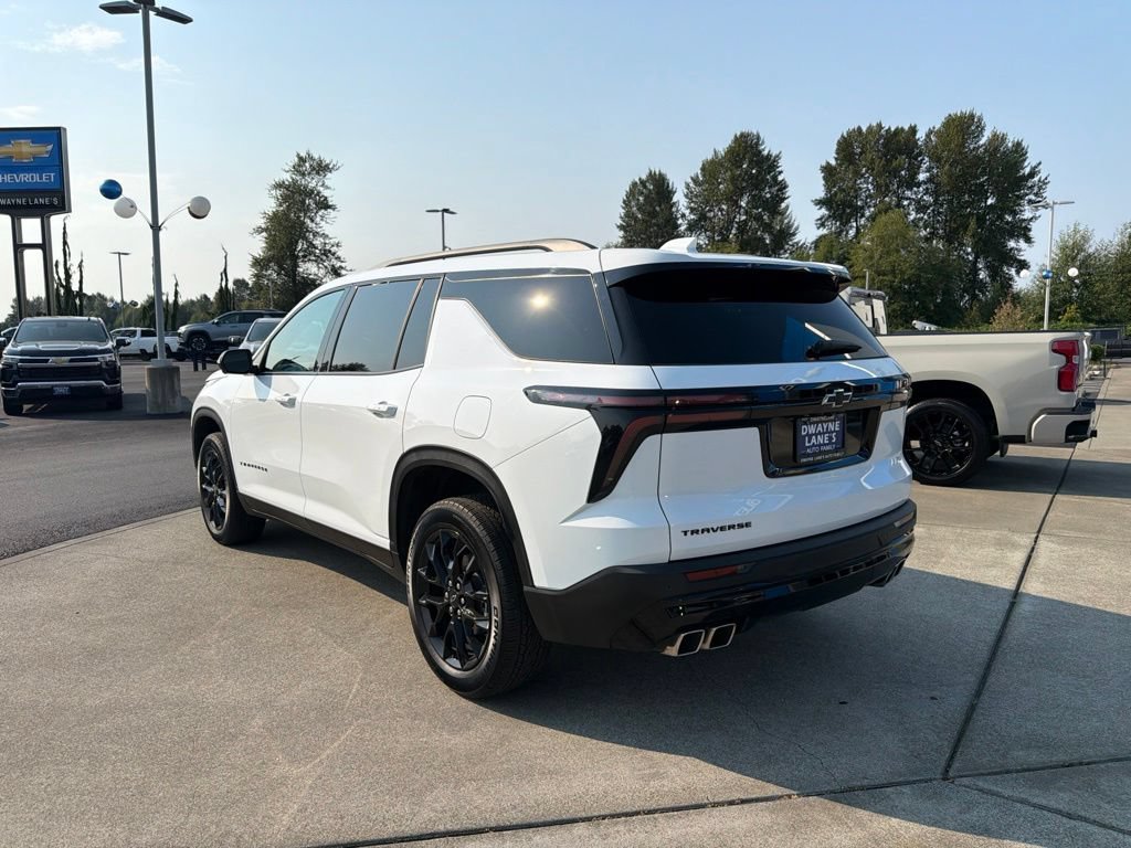 Used 2025 Chevrolet Traverse LT w/ Midnight/Sport Edition FWD image 3