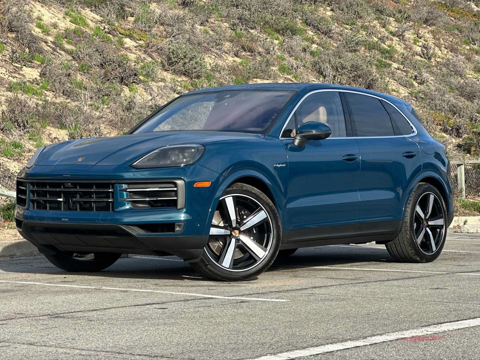 Used 2025 Porsche Cayenne E-Hybrid AWD/4WD image 1