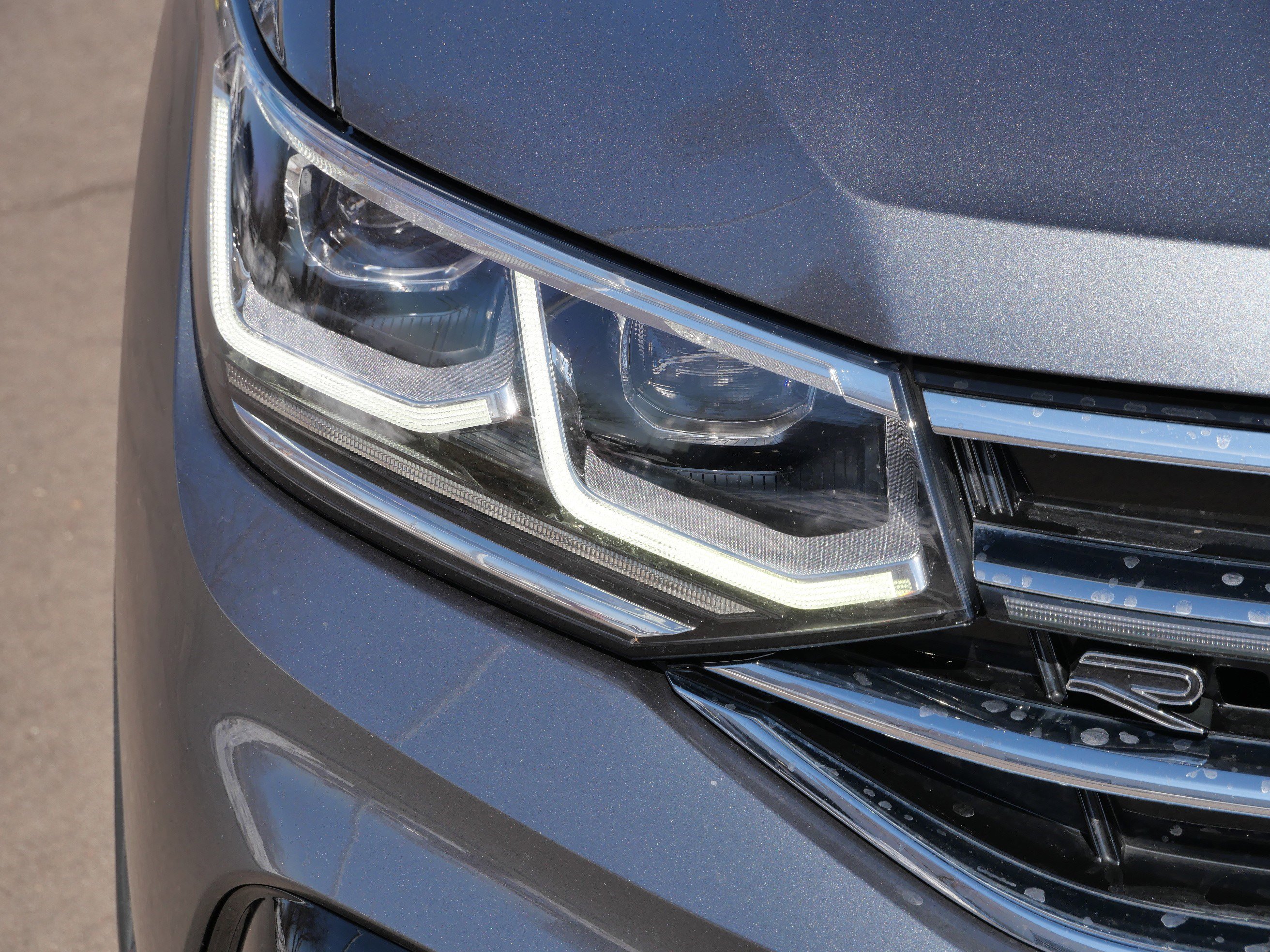 Used 2023 Volkswagen Tiguan SEL R-Line image 16