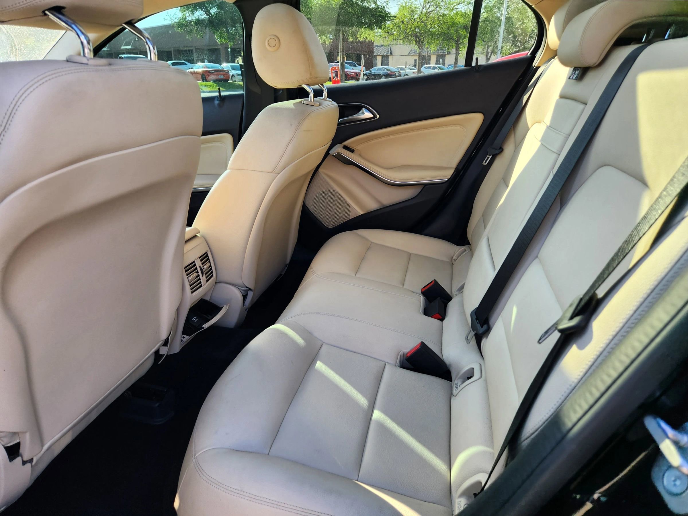Used 2018 Mercedes-Benz GLA 250 image 12