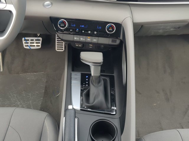 Certified 2025 Hyundai Elantra Sport FWD image 18