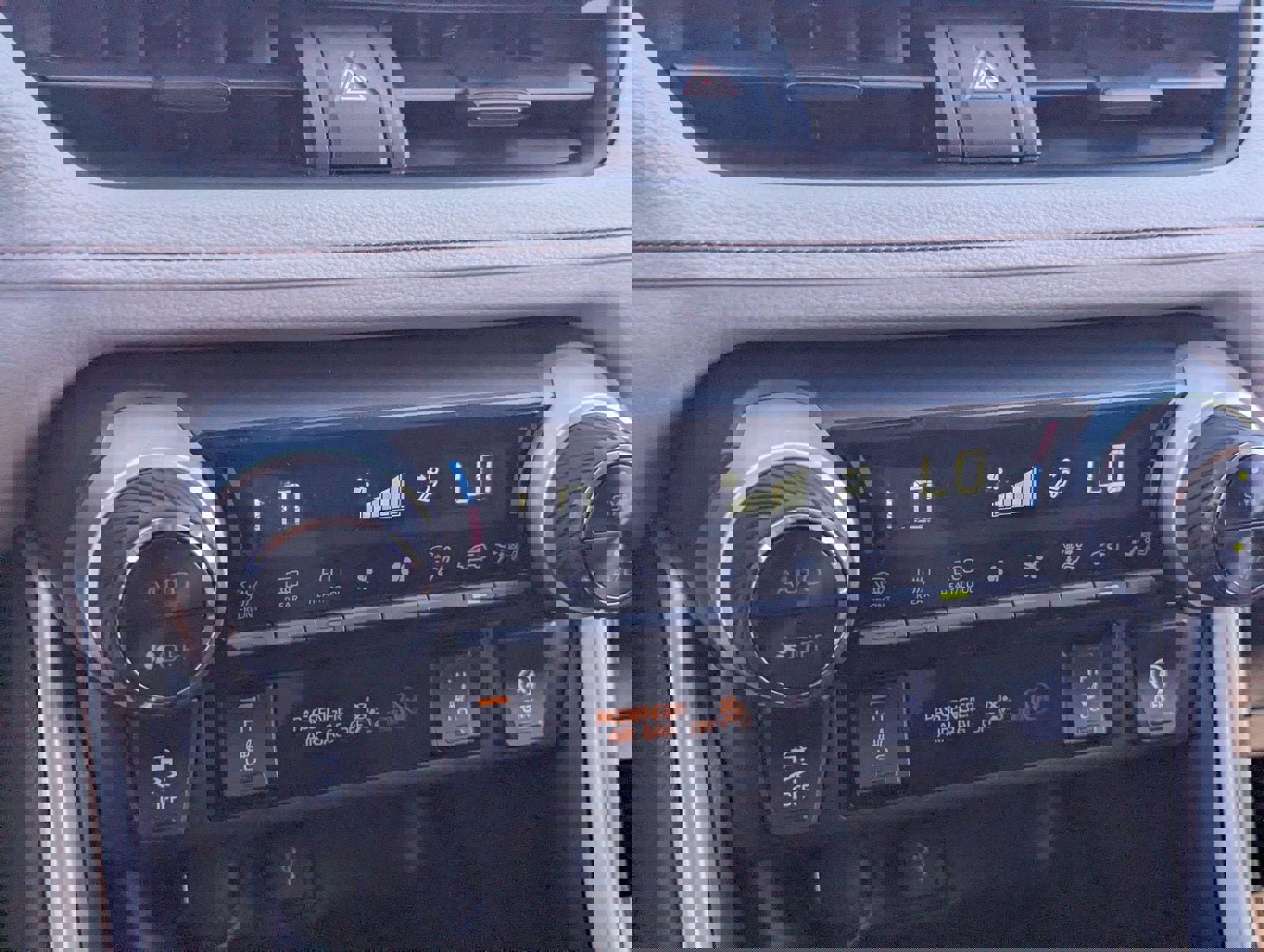 Used 2021 Toyota RAV4 XLE w/ Convenience Package image 24