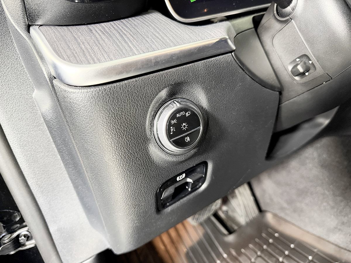 Used 2024 Mercedes-Benz C 300 4MATIC Coupe image 30