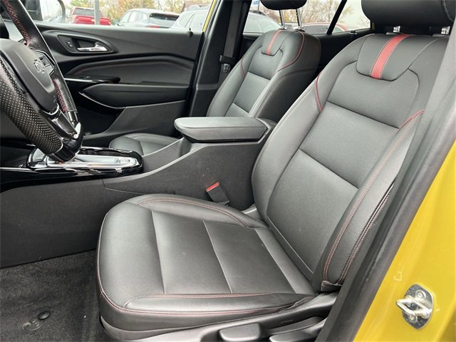 Used 2024 Chevrolet Trax RS w/ Sunroof Package image 13