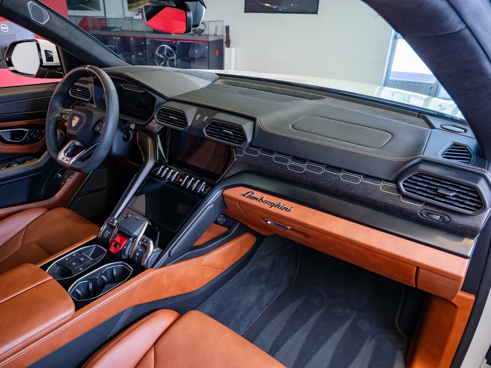 Used 2022 Lamborghini Urus image 17