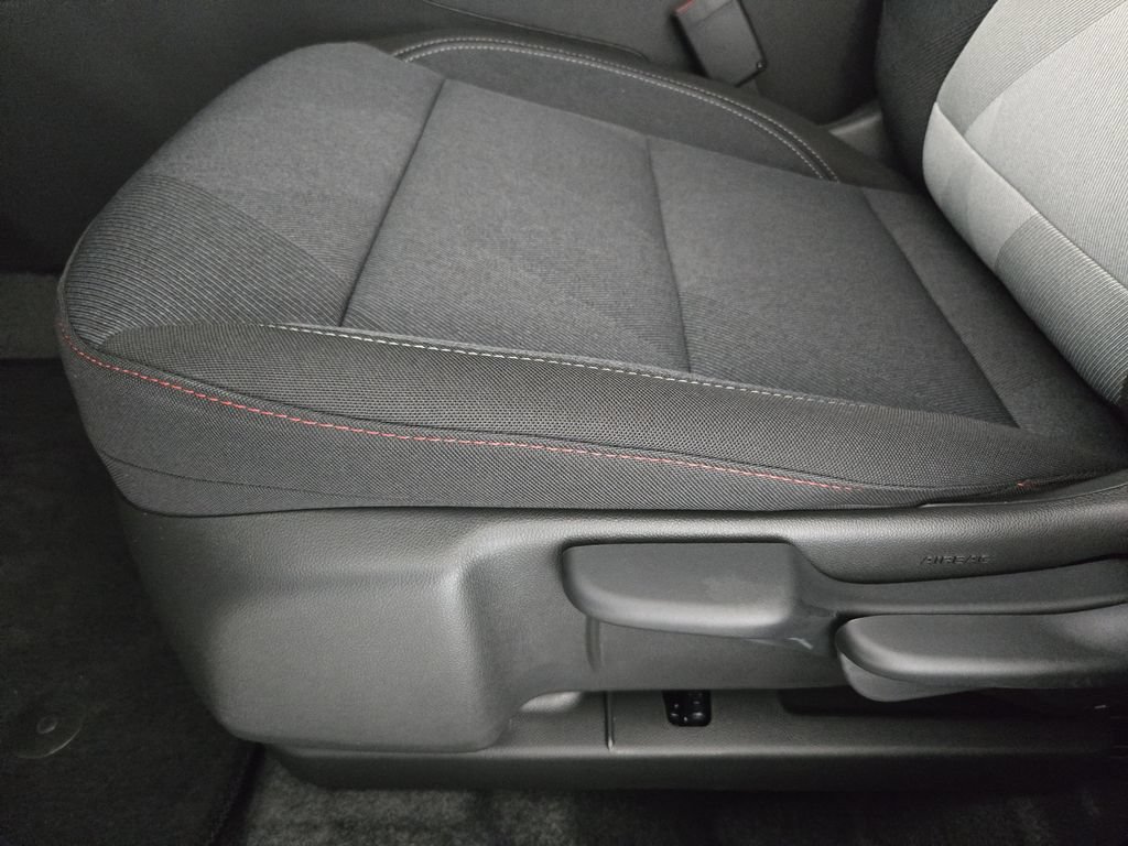 New 2026 Chevrolet Trax RS w/ Driver Confidence Package FWD image 25