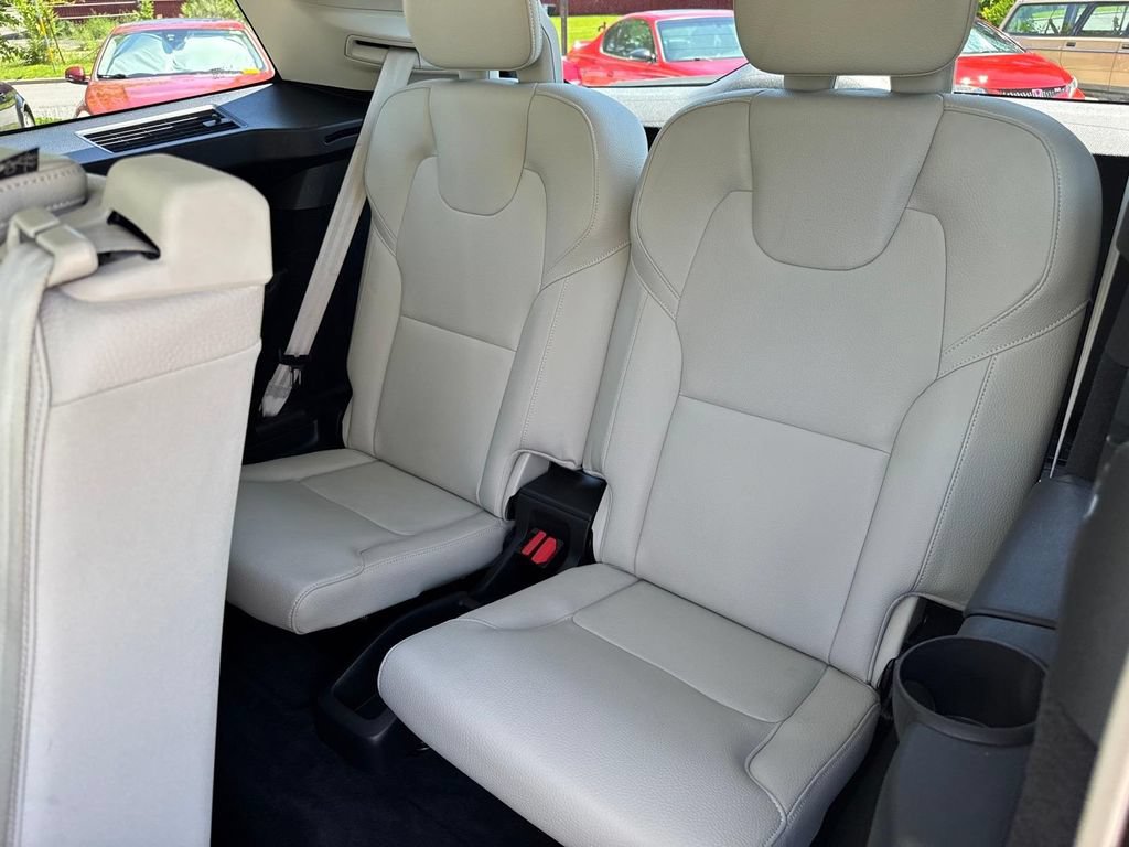Used 2020 Volvo XC90 T6 Momentum AWD/4WD image 10