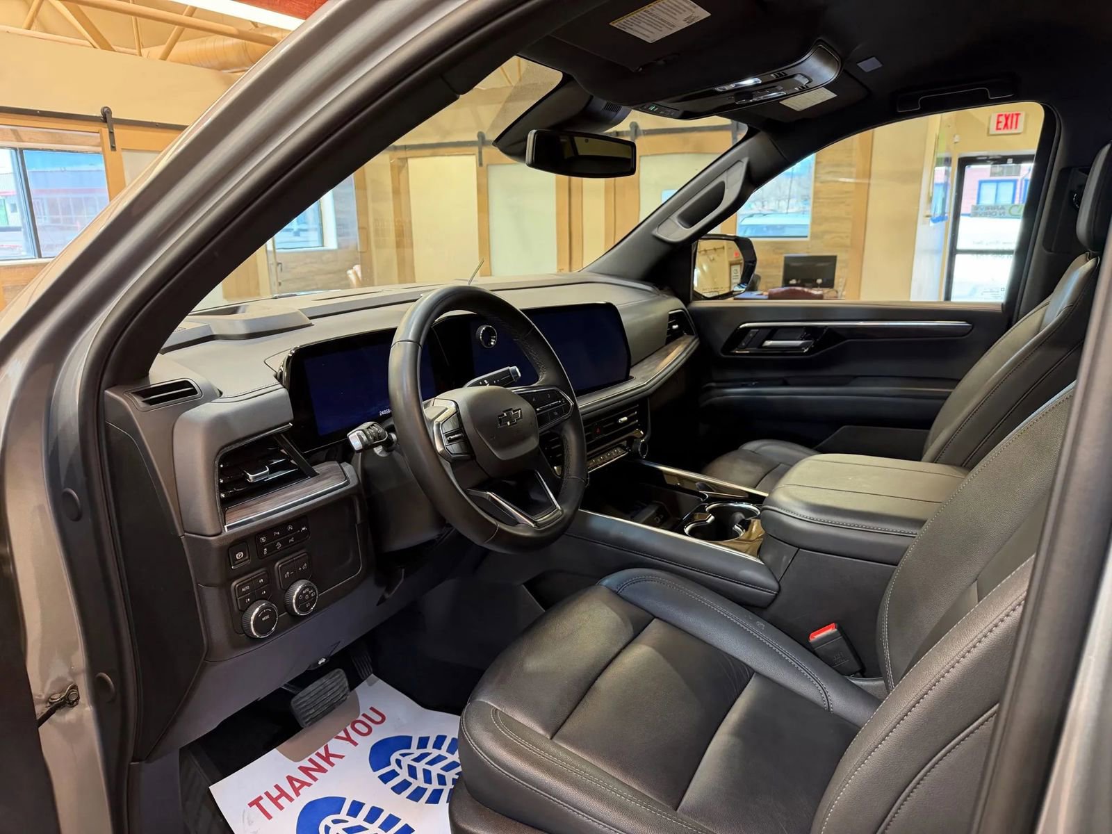 Used 2025 Chevrolet Suburban Z71 image 9