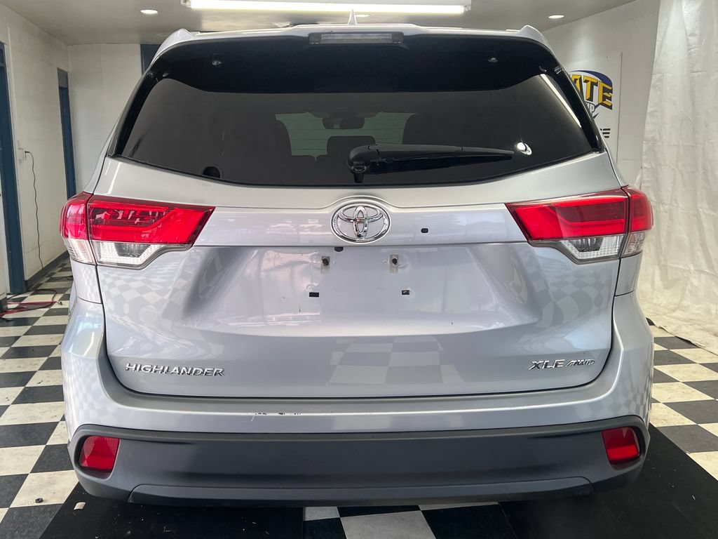 Used 2018 Toyota Highlander XLE AWD/4WD image 9
