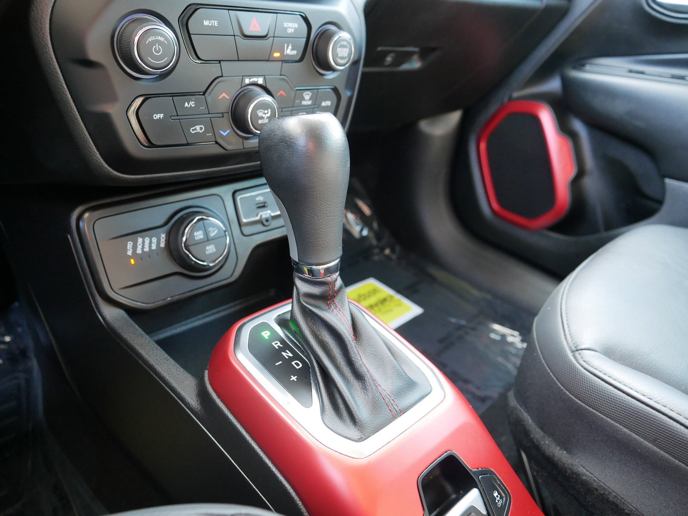 Used 2022 Jeep Renegade Trailhawk w/ Trailer Tow Group image 24