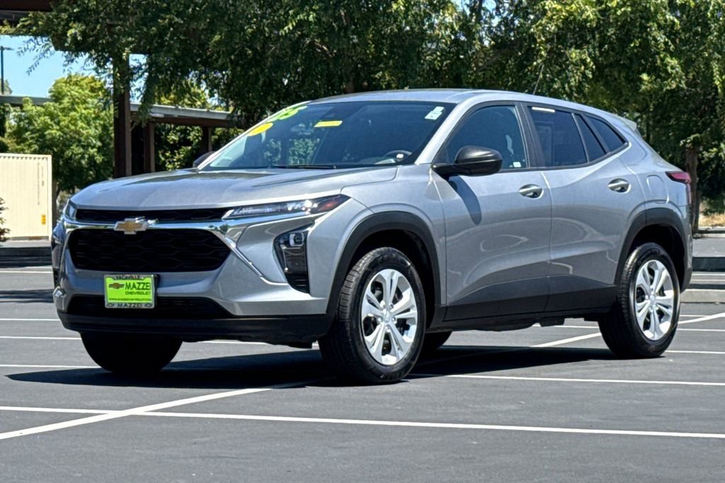 Used 2025 Chevrolet Trax LS FWD image 16