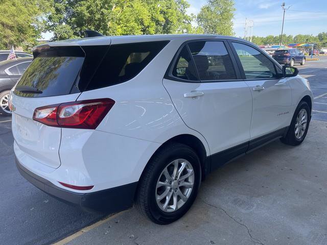 Used 2021 Chevrolet Equinox LS w/ LS Convenience Package AWD/4WD image 4