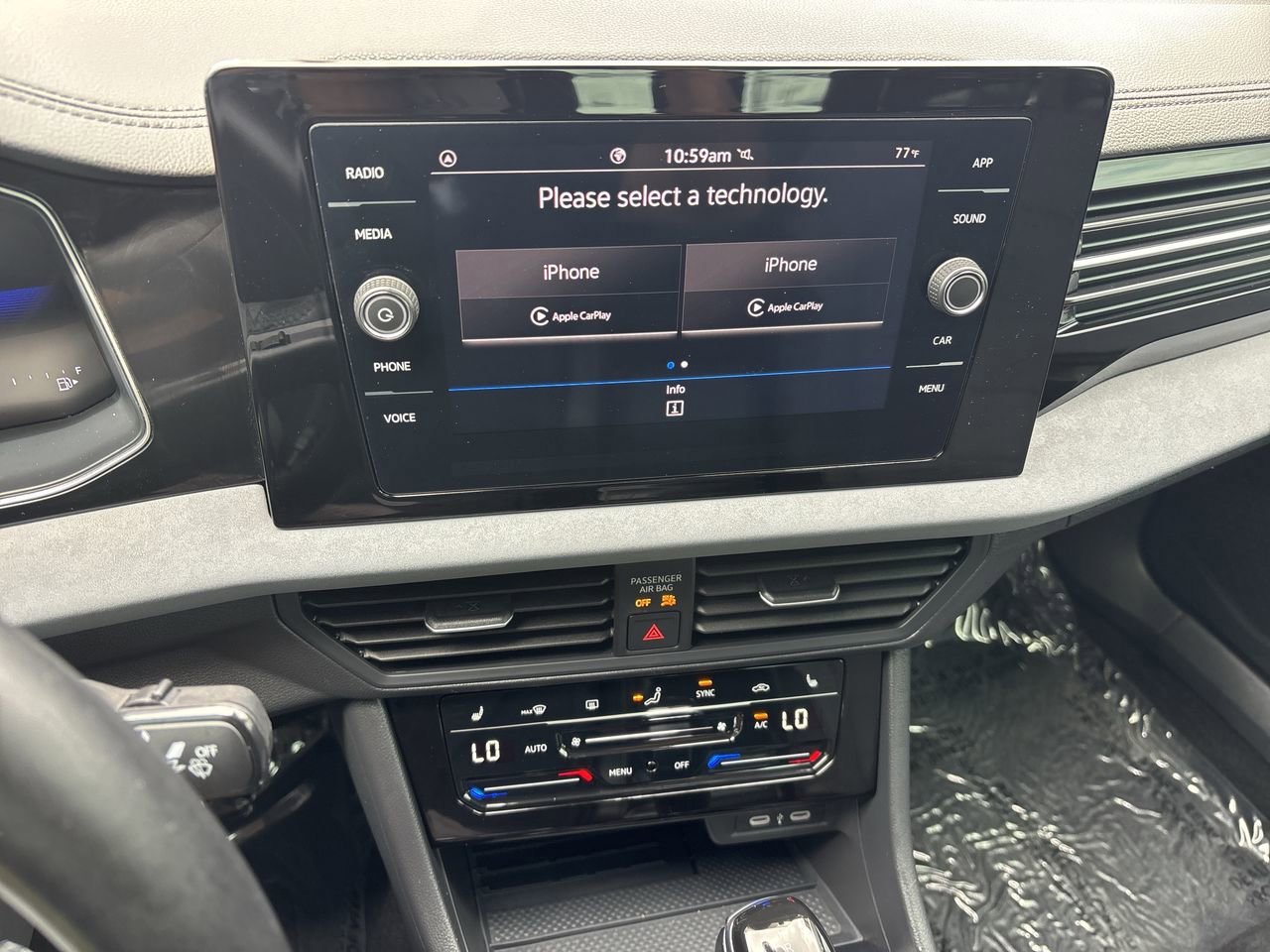 Used 2025 Volkswagen Jetta SE FWD image 18