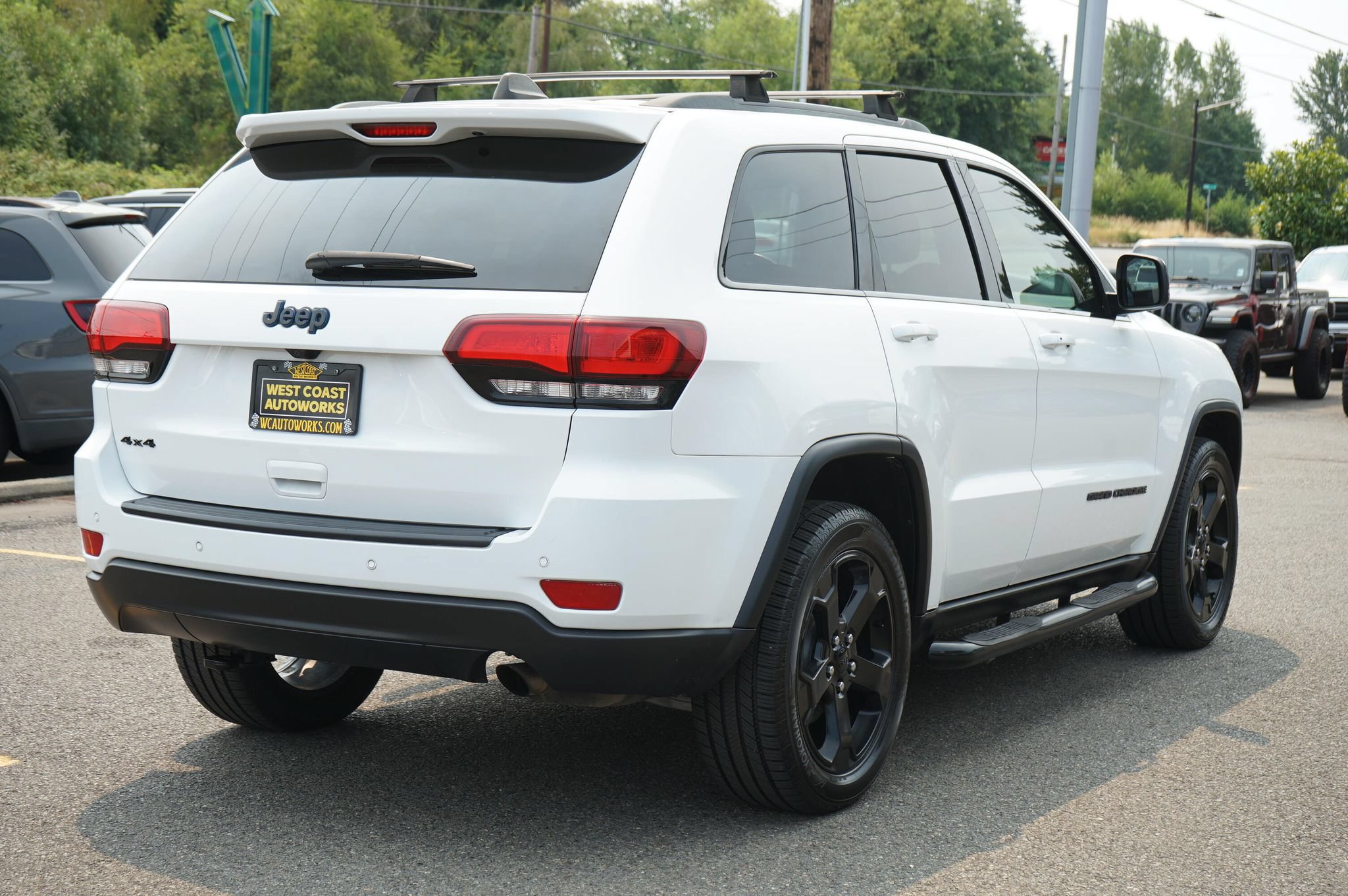 Used 2019 Jeep Grand Cherokee Laredo AWD/4WD image 5