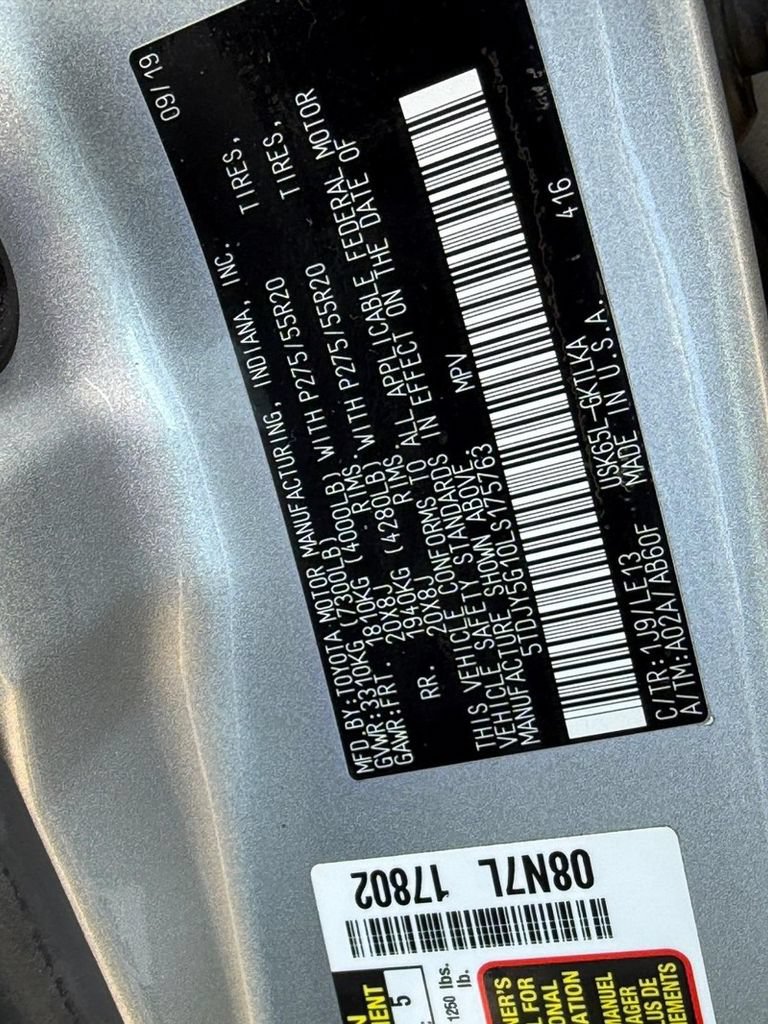 Used 2020 Toyota Sequoia Limited w/ Safety & Convenience Package AWD/4WD image 33