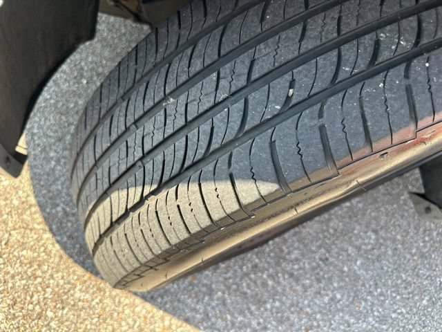 Used 2015 Chrysler Town & Country Touring FWD image 29