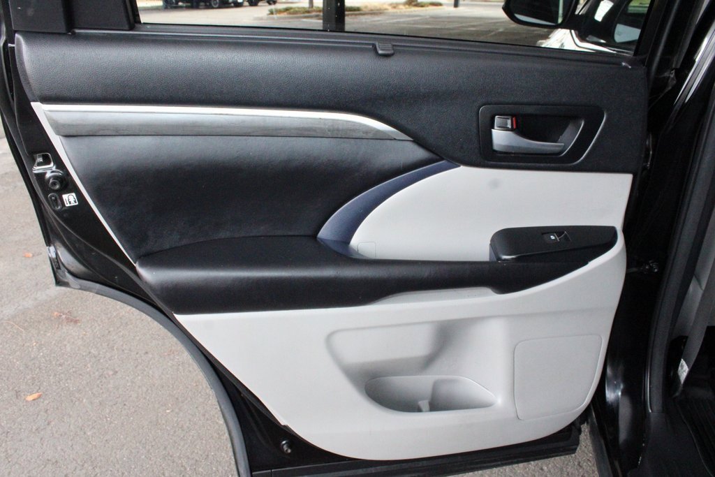 Certified 2018 Toyota Highlander Limited Platinum image 49