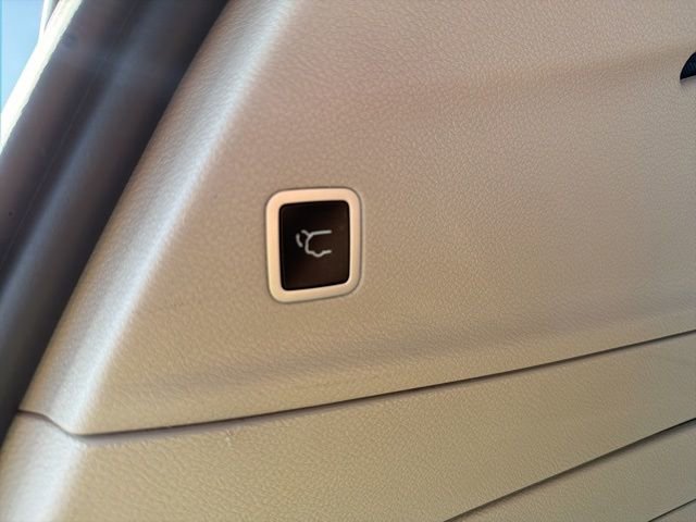 Used 2023 Chrysler Pacifica Limited image 9