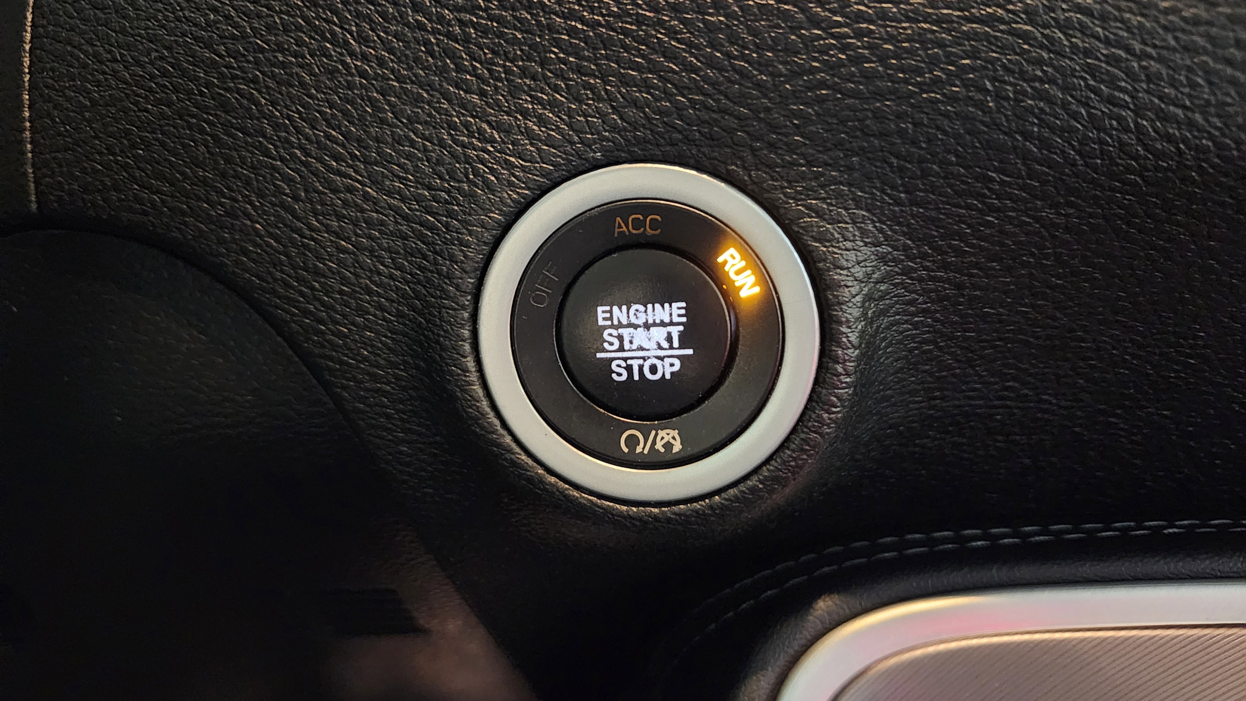 Used 2021 Dodge Challenger SXT image 6