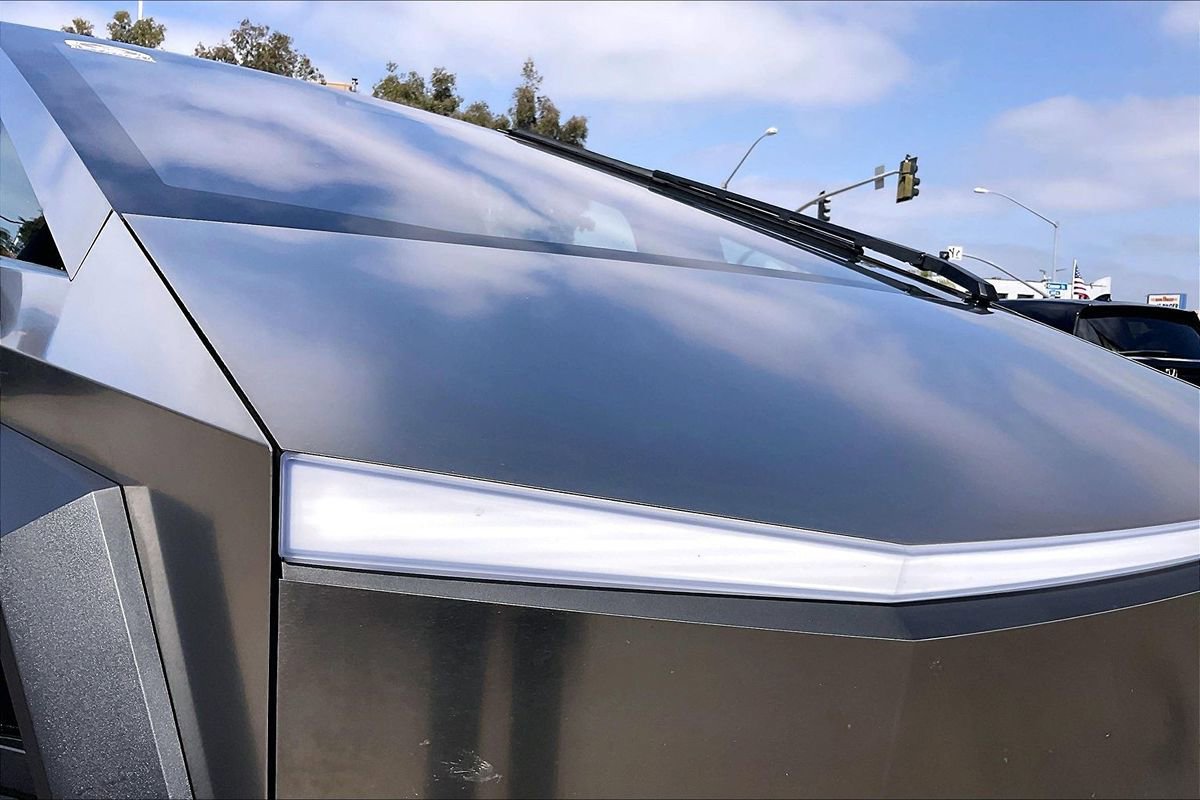 Used 2025 Tesla Cybertruck AWD Crew Cab image 5