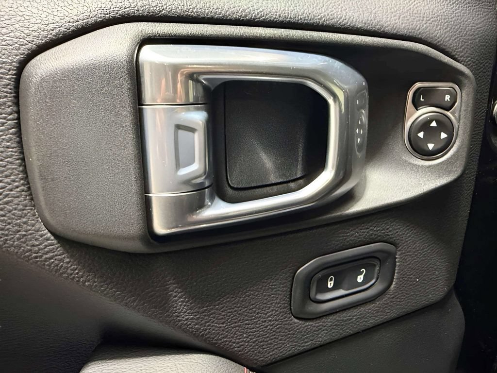 Used 2021 Jeep Wrangler Unlimited Rubicon w/ Uconnect 4C Nav & Sound Group AWD/4WD image 18
