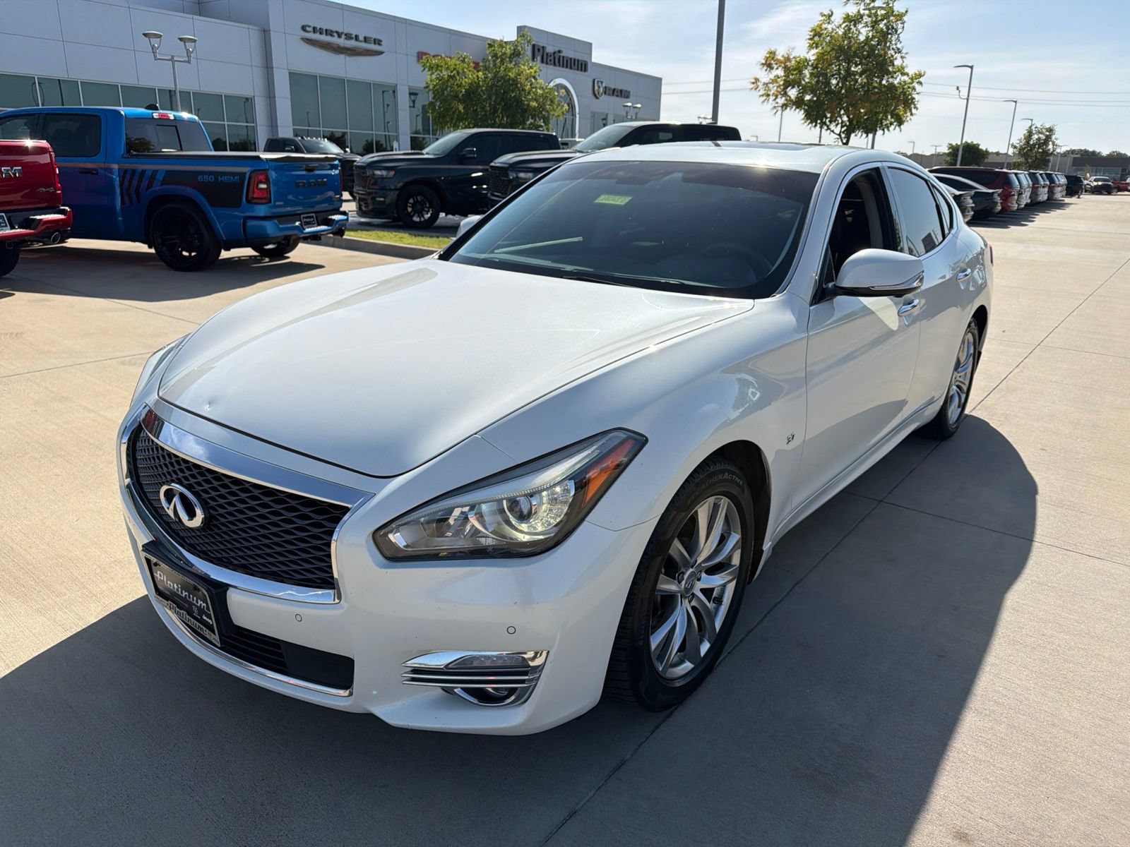 Used 2019 INFINITI Q70 Luxe w/ Proactive Package RWD image 9
